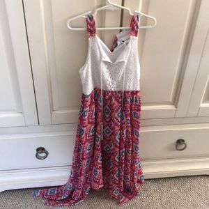 Girls size 7 dress. Lacy top flowy skirt.